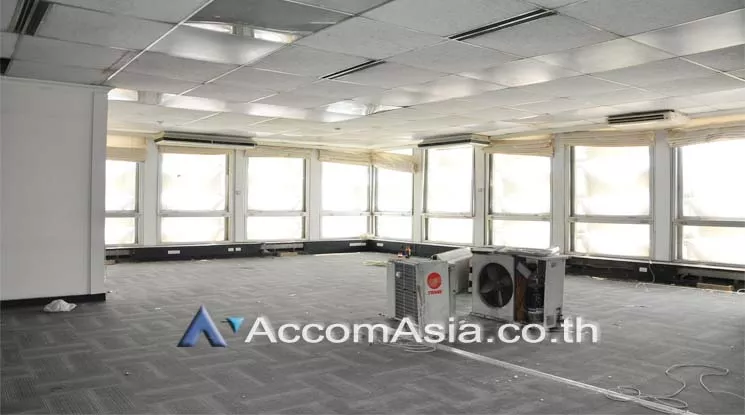  1  Office Space For Rent in Silom ,Bangkok MRT Lumphini at Sri Fueng Fung Building AA11168